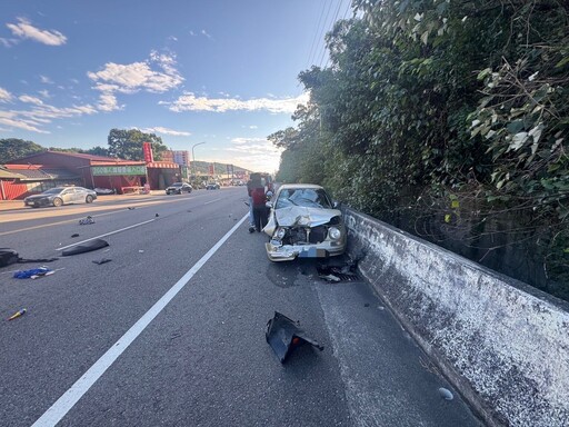 影/台13線轎車失控跨2車道逆撞機車！苗栗女騎士遭噴飛慘死