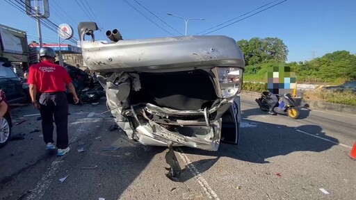 影/彰化嚴重車禍！翻車後「疑有人遭甩出」慘烈現場直擊