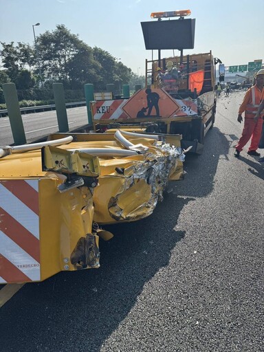 影/螺絲掉滿地曝！國3南向300k「貨車撞緩撞車」慘釀3傷