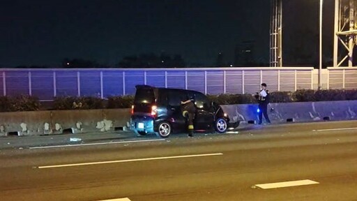 國道嚴重車禍！國1南下瑞隆段「小車追尾曳引車」車頭全毀