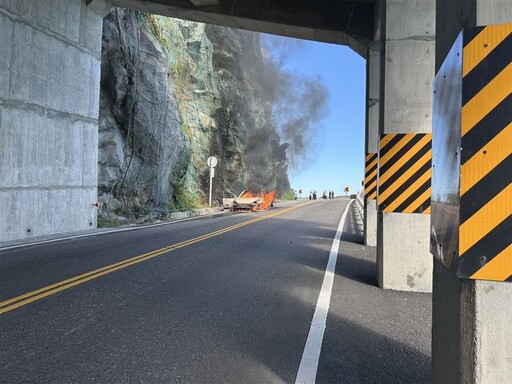 蘇花公路火燒車！小客車變「焦黑廢鐵」 姊弟死裡逃生