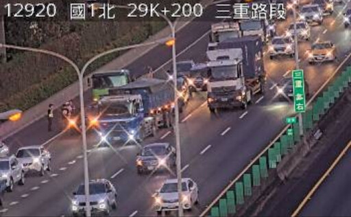 連環車禍！國1大貨車、轎車3車追撞 時速剩40