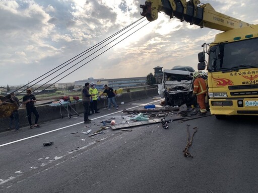 桃園台61線嚴重追撞車禍！小貨車遭夾爛成鐵球 釀3死1傷