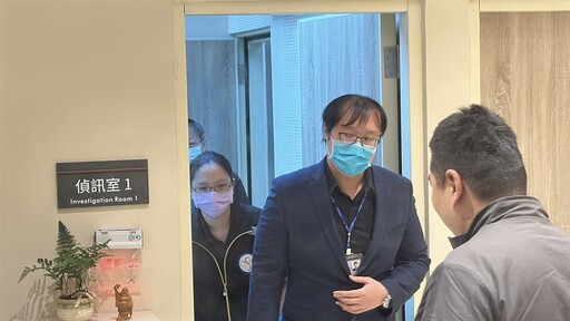 影/瓊瑤兒子低頭步入相驗室 檢察官到場勘驗遺體釐清死因