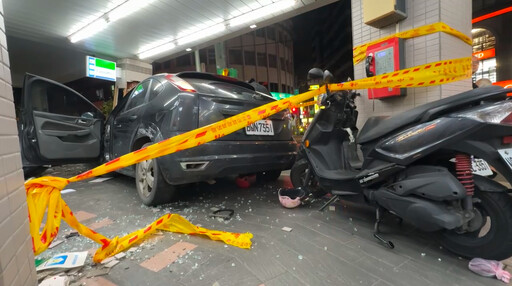 影/北市重大車禍！轎車暴衝撞超商駕駛受困 現場慘況曝