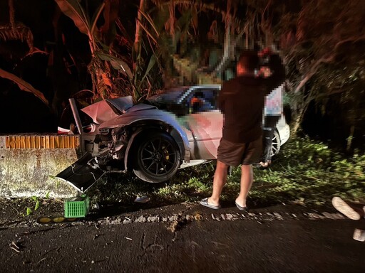 影/台南嚴重車禍！轎車猛撞橋墩釀3傷「24歲駕駛送醫不治」