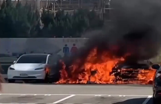 影/烈焰吞噬！BMW國道泰安休息站自燃 左右車輛慘遭波及