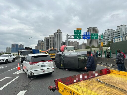 台65線重大車禍！水泥預拌車撞2車釀翻覆「1人無照上路」