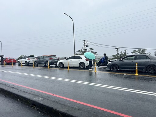 宜蘭三星「雨天5車追尾」！疑煞車不及「撞成一整串」