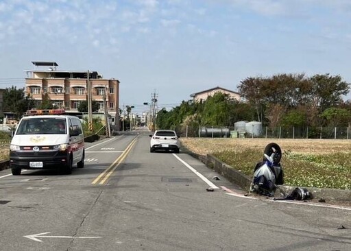 影/事發瞬間直擊！苗栗男大生騎車遭撞「空中轉2圈半飛進田」