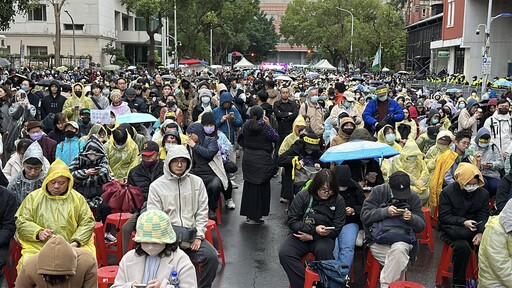 影/青鳥重返立院要求「退回三大惡法」 號稱破萬人到場