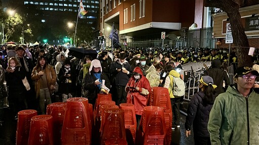 解散！立院《選罷、憲訴、財劃》3大法案全通過 場外青鳥午夜活動結束