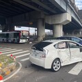 撞擊瞬間曝光！台中小客車遭客運猛撞門壓扁 5傷急送醫