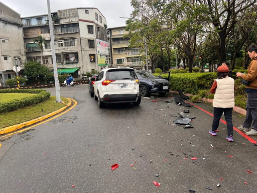 影/新店6車追撞！現場大擺「蜈蚣陣」 肇事駕駛輕傷送醫