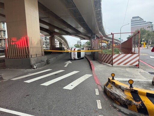 影/市民大道「計程車猛撞分隔島側翻」女乘客破相腦震盪