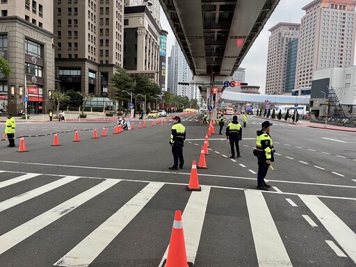 影/板橋耶誕馬拉松交管！狂男無視催油門撞警倒地