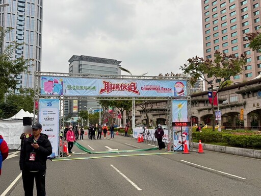 影/板橋耶誕馬拉松交管！狂男無視催油門撞警倒地