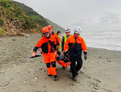 天雨路滑！阿塱壹古道遊客失足骨折 海巡火速救援送醫