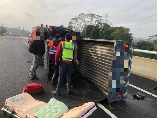 嘉義離奇案！小貨車車軸突斷裂釀翻覆 車體慘分解