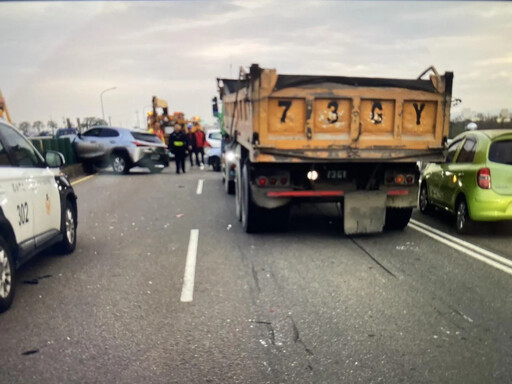 大甲台1線連環車禍！砂石車疑未保持距離 前車嘴巴親屁股