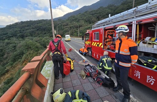 馬槽橋驚見女屍！肢體變形警消吊掛脫困 死者身分曝光