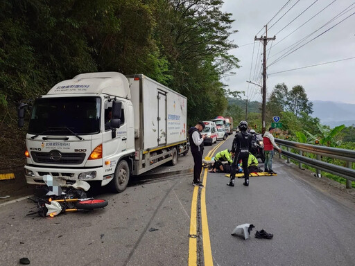 無照騎車跑山！北宜31K撞大貨車 女騎士全身擦傷送醫