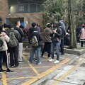 柯文哲案6點再開羈押庭 北院外現小草排隊旁聽人龍