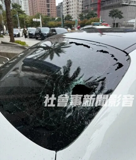 才在國道PK砂石車！「恐怖駕駛」台中又爆糾紛 球棒狂砸賓士