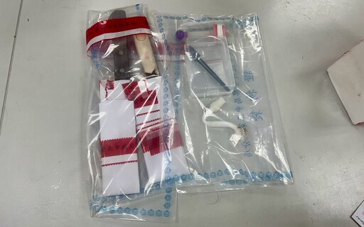 影/揮雙刀砸店！女毒蟲不爽被炒 嗆警「銬我啊」被逮搜出毒品