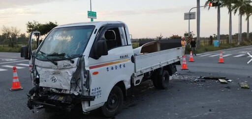 恐怖！台南公車遭貨車撞擊再衝民宅圍牆 釀5傷送醫