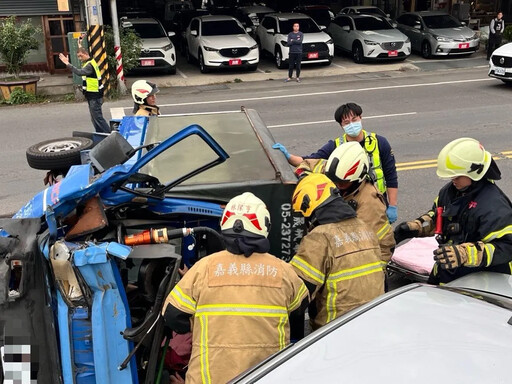 慘烈畫面流出！嘉義嚴重「高齡對撞」車禍 兩造加起來快200歲