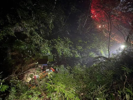 疑為省門票錢？情侶帶2愛犬橫跨庫志山區 不慎滑落山坡