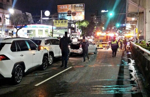 新北重大車禍！新莊大漢橋17車連環撞 全線封閉