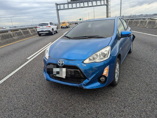 影/林亮君國1遭後車追撞「車尾凹陷」 撞擊瞬間曝