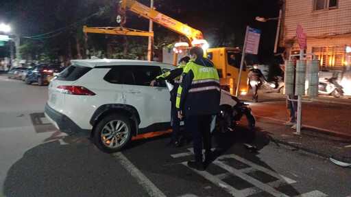 影/淡水驚悚車禍！ 男疑毒駕「撞派出所前警車後翻覆」