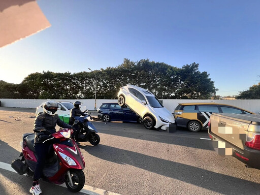 影/中壢5車「疊疊樂」慘烈車禍 直擊撞擊瞬間！