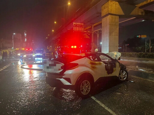 影/酒駕釀禍！蘆洲夜半自撞匝道護欄起火 泥醉熟女駕駛送辦