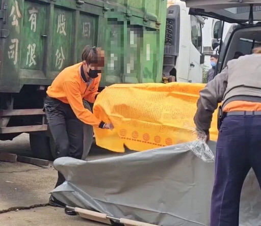 影/修車忘拉手煞慘斷魂！台中驚見「僵硬男屍壓車底」