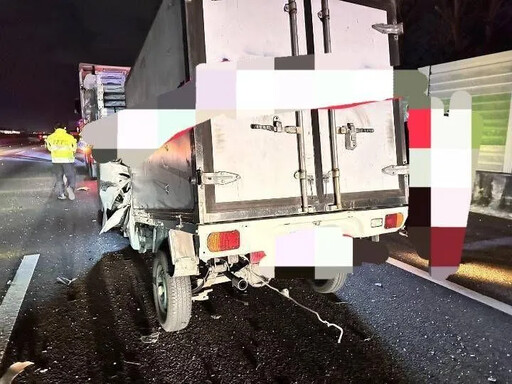 台中國1奪命夜！小貨車猛撞聯結車「頭變形」 駕駛遭夾困身亡