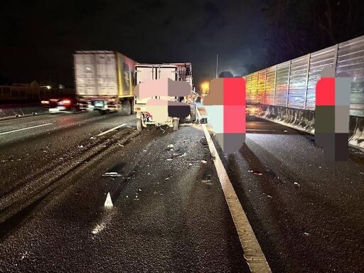 台中國1奪命夜！小貨車猛撞聯結車「頭變形」 駕駛遭夾困身亡