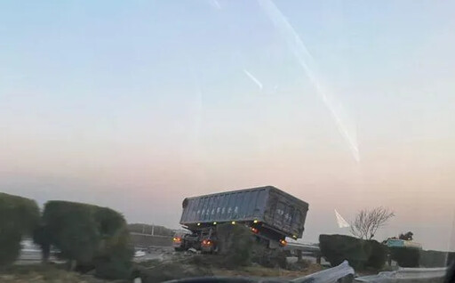 雲林台78重大車禍！聯結車撞破分隔島衝對向 傷亡不明