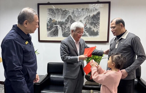 署長年前慰問緝毒殉職警遺眷 5歲女兒畫圖訴「思父之情」