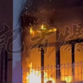 高雄倉庫大火！延燒2透天厝6人逃「6隻鸚鵡受困」