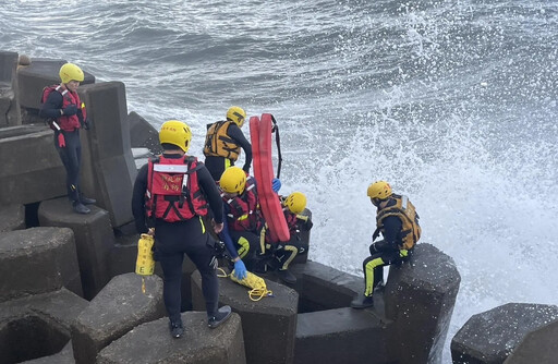 新北船難！林口火力發電廠旁舢舨船翻覆 3人落水1人失蹤