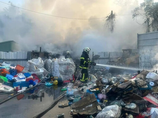 年假不平靜！芬園鄉公所回收場火警 瓦斯罐爆裂幸無傷亡