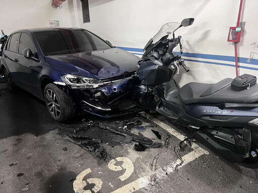 影/蛇年背上新債！台中自小客社區停車場爆衝撞毀4車