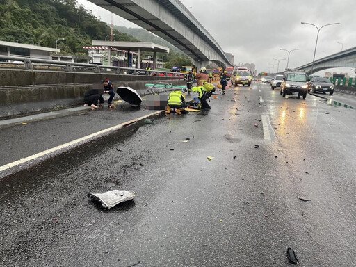 影/國1泰山轉接道保時捷撞橋墩 1人拋飛1人摔到見骨