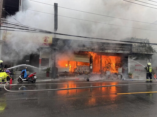 影/築間火鍋楊梅店慘陷火海！疑開工拜拜燒紙錢釀禍