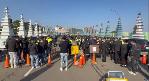 影/劉憲治告別式！特警持衝鋒槍戒備 辣妹護送火葬場