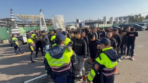 影/劉憲治告別式！特警持衝鋒槍戒備 辣妹護送火葬場